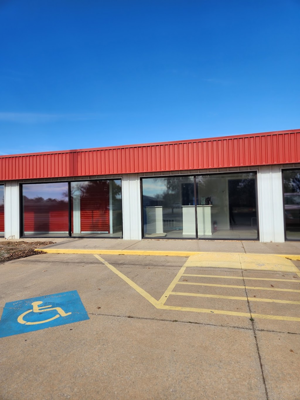 Overflow Garage | 215 Hickory St, Paradise, TX 76073, USA | Phone: (940) 204-0833