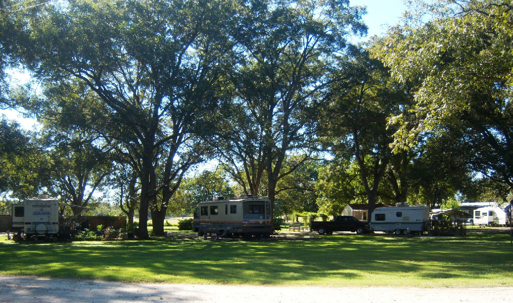 Pleasant Grove RV Park | 568 Pleasant Grove Rd, Elgin, TX 78621, USA | Phone: (512) 285-9335