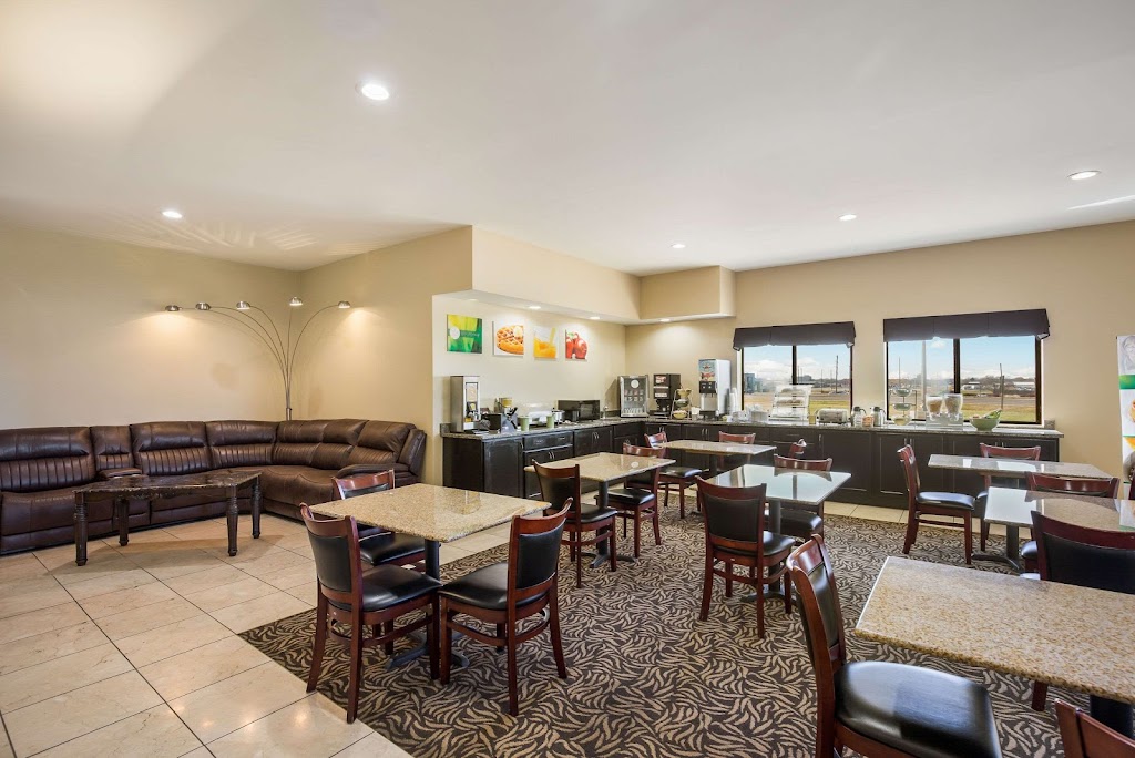 Quality Inn & Suites Caseyville - St. Louis | 2180 Patricia Ct, Caseyville, IL 62232 | Phone: (618) 398-6745