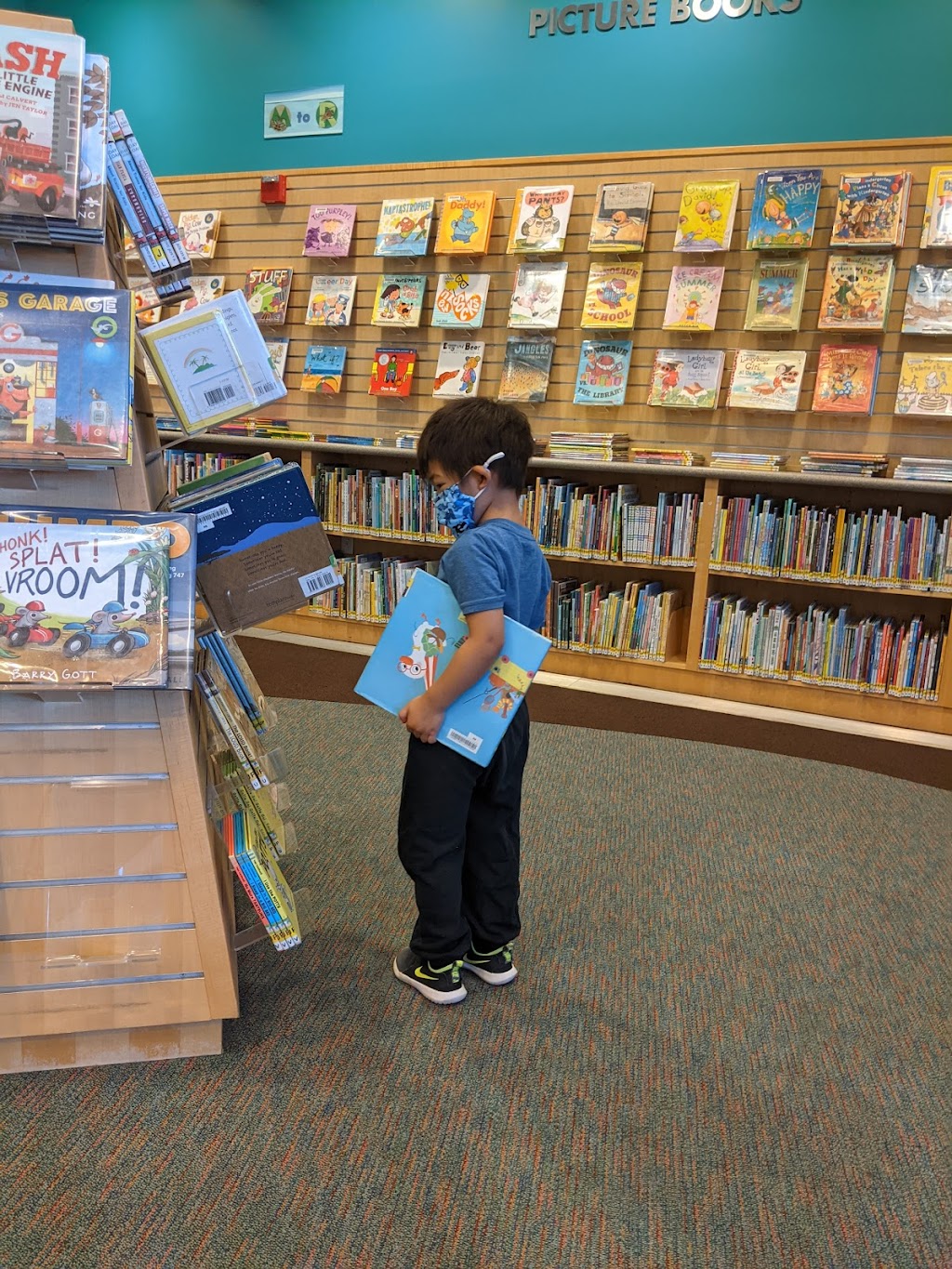 Redwood Shores Branch Library | 399 Marine Pkwy, Redwood City, CA 94065, USA | Phone: (650) 780-5740