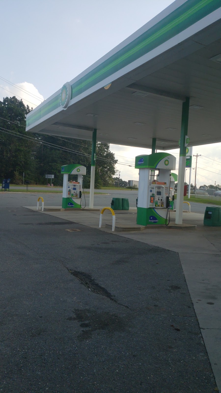 Breeze Thru #31135 BP | 525 Mountain View Rd, King, NC 27021, USA | Phone: (336) 983-9486