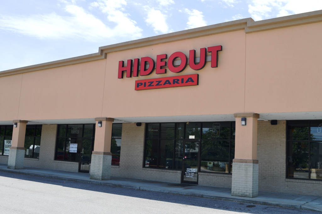 Hideout Pizzaria | 5620 Barrett Ln, Louisville, KY 40272, USA | Phone: (502) 742-3145