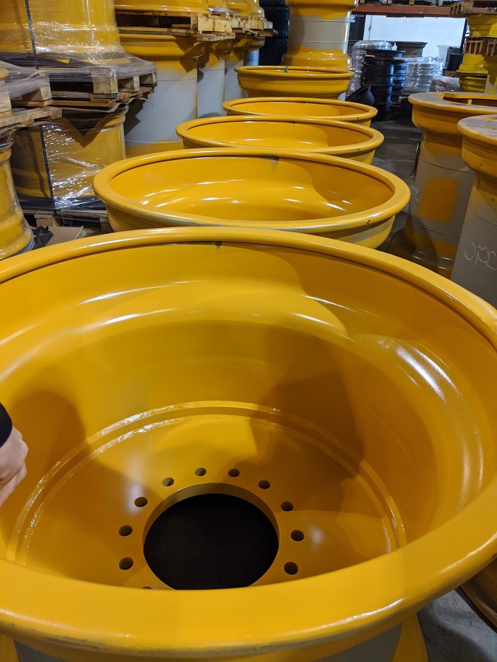 Longs Wheel & Rim Inc | 940 Eastport Rd, Jacksonville, FL 32218, USA | Phone: (904) 786-7542