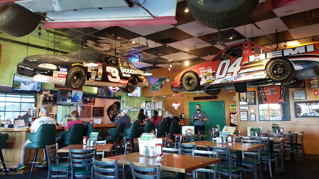 Quaker Steak & Lube | 3320 Mid America Dr, Council Bluffs, IA 51501, USA | Phone: (712) 322-0101