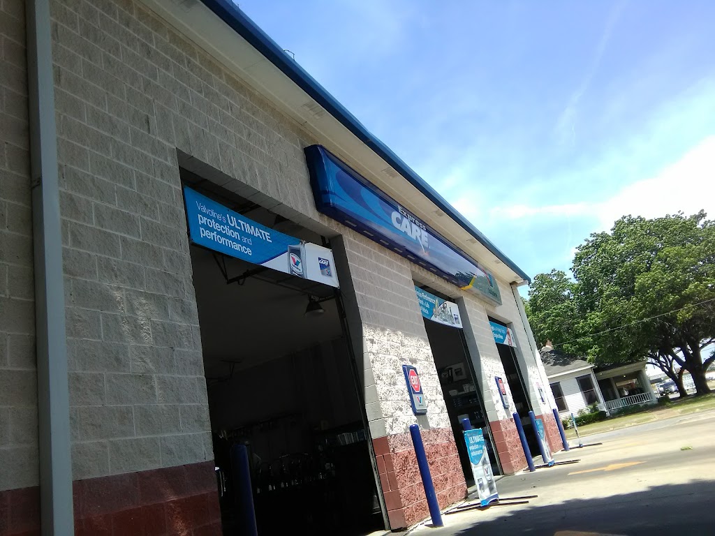 Valvoline Express Care | 411 Ferris Ave, Waxahachie, TX 75165, USA | Phone: (972) 923-3636