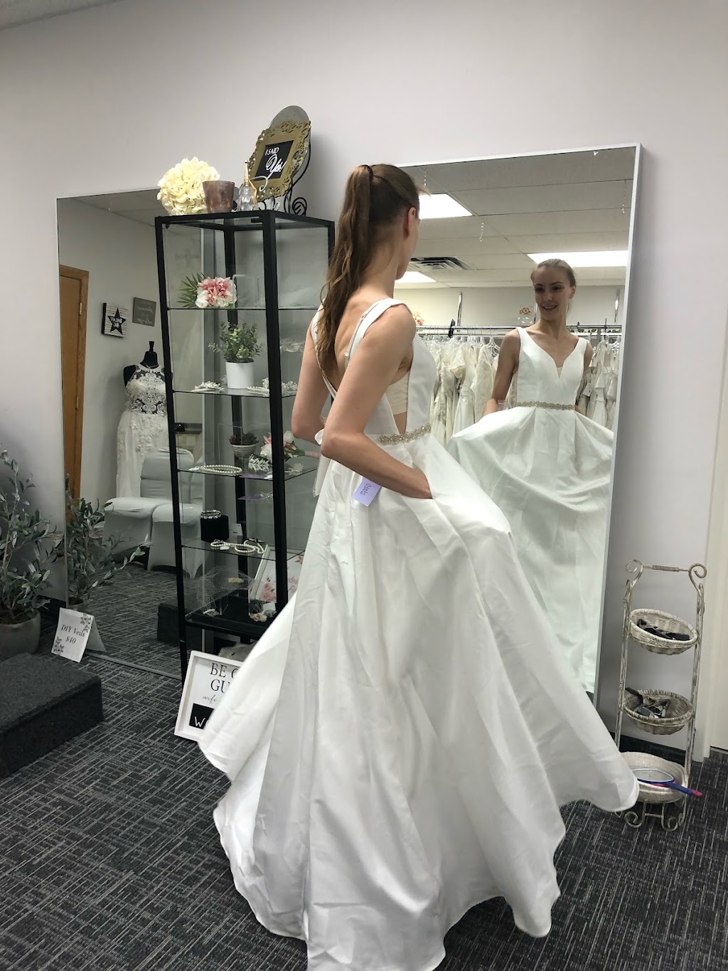 Budget Bridal Outlet | 504 3rd St SE, Osseo, MN 55369, USA | Phone: (763) 220-2319