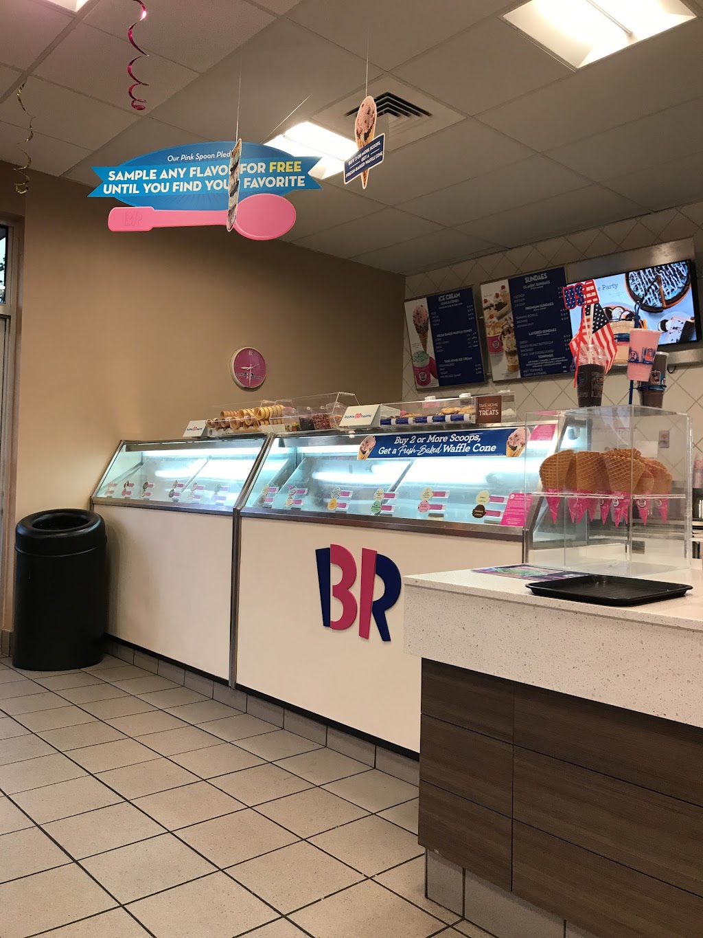 Baskin-Robbins - bakery  | Photo 2 of 9 | Address: 24235 Michigan Ave, Dearborn, MI 48124, USA | Phone: (313) 400-2287