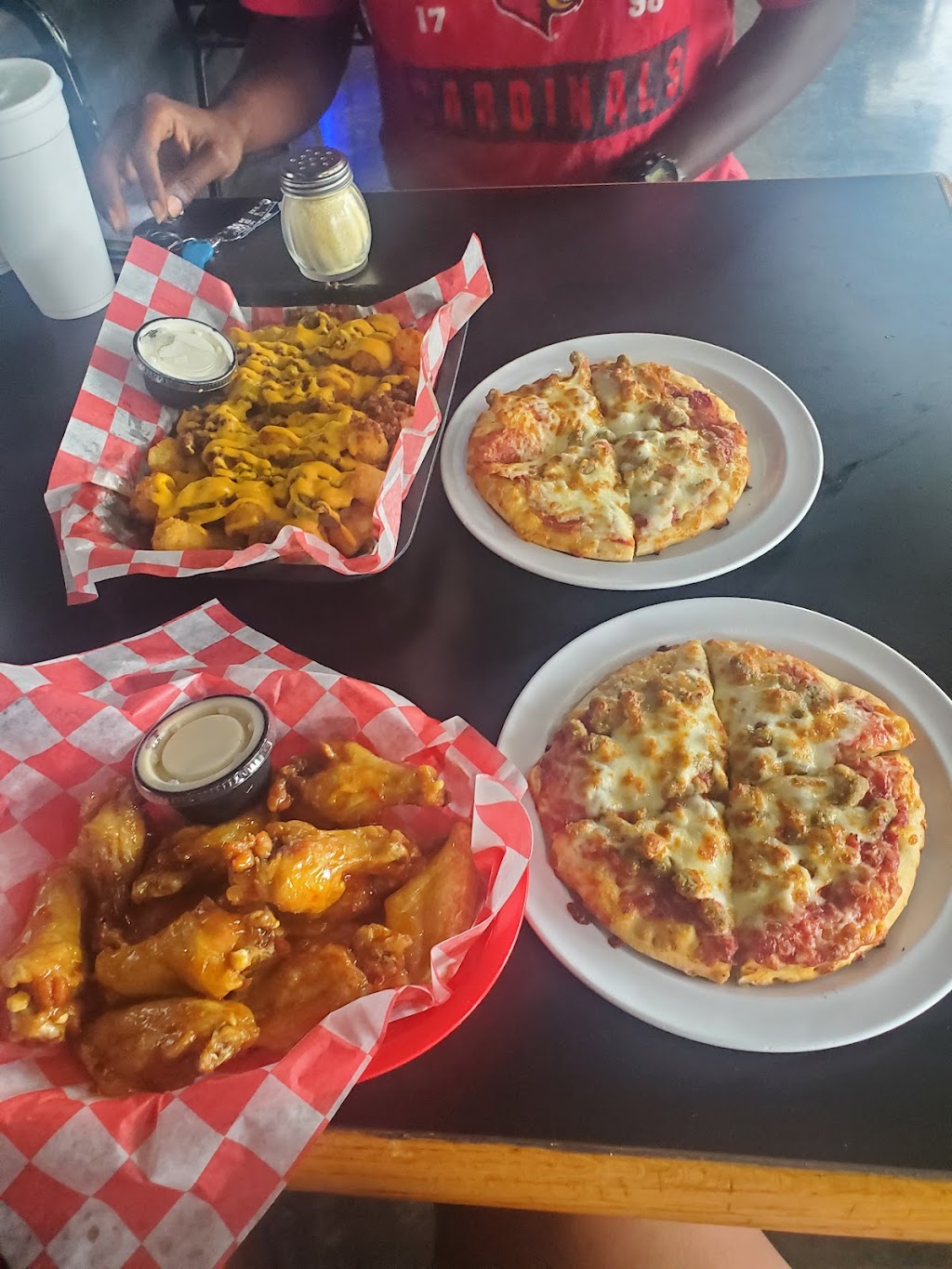 Hideout Pizzaria | 5620 Barrett Ln, Louisville, KY 40272, USA | Phone: (502) 742-3145