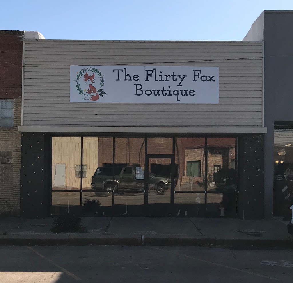 The Flirty Fox Boutique | 209 NW Main St, Minco, OK 73059, USA | Phone: (405) 352-4165