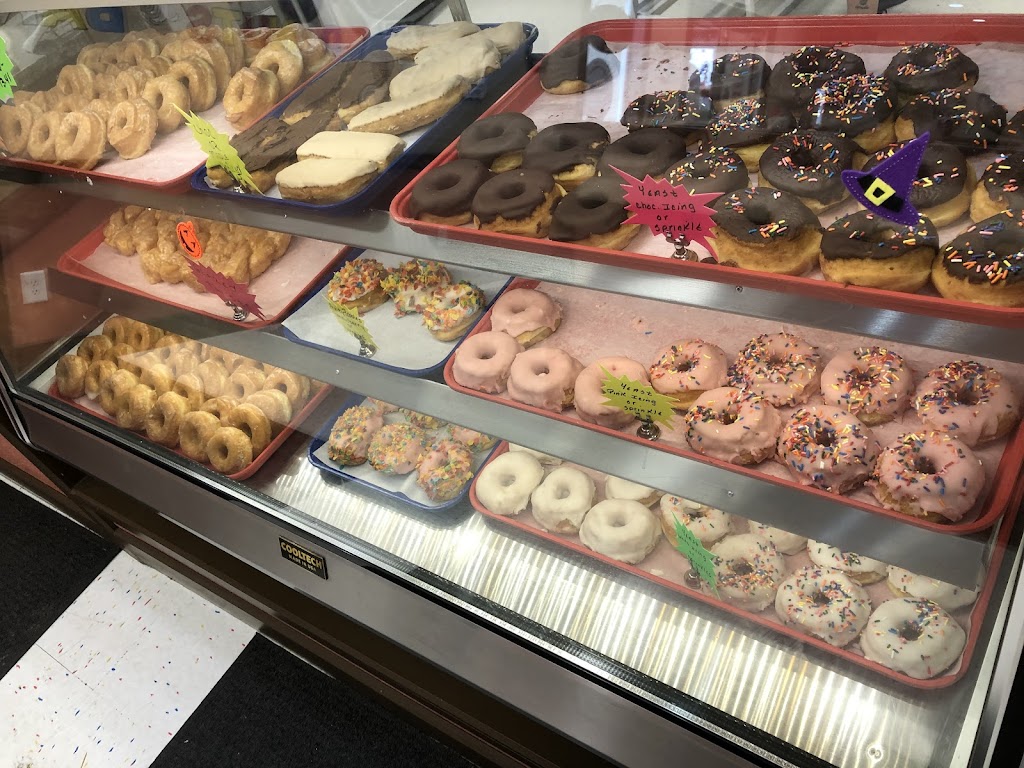 Carls Donuts & Bakery & Fat Guys Pizza | 7481 E US Hwy 36 Suite B, Avon, IN 46123, USA | Phone: (317) 268-6522