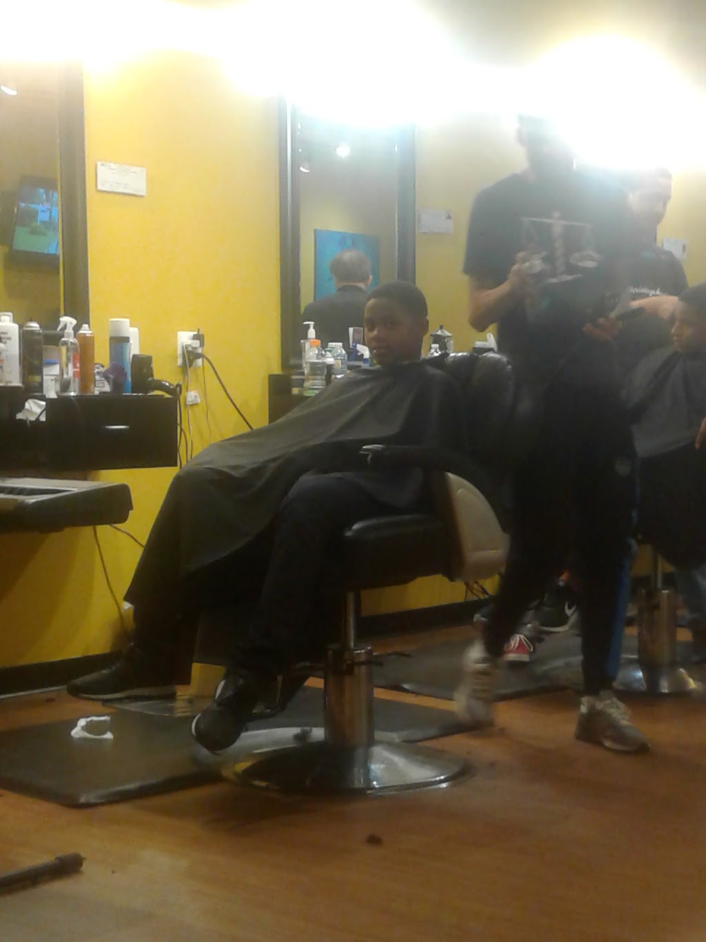 Christophers Barber Studio | 6010 Meadowridge Center Dr Suite E, Elkridge, MD 21075, USA | Phone: (410) 799-8444