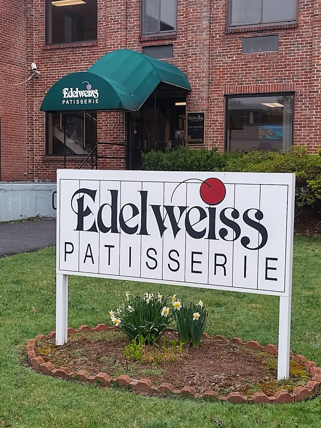 Edelweiss Patisserie | 19 Blake St, Medford, MA 02155, USA | Phone: (781) 628-0225