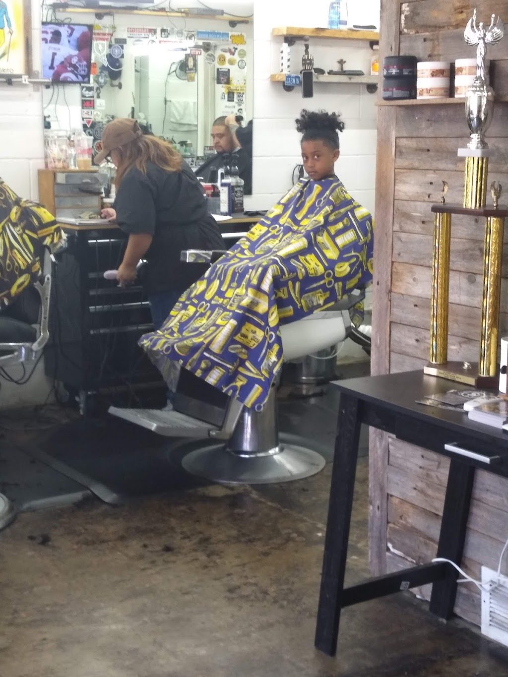 Scissor Hands Barbershop | 2420 W Clarendon Dr, Dallas, TX 75211, USA | Phone: (469) 583-3815