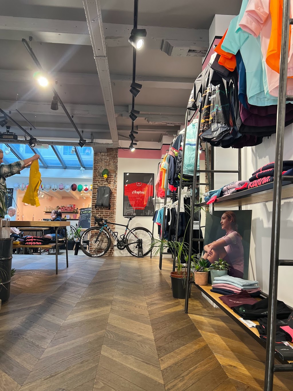 Rapha Amsterdam | Wolvenstraat 10, 1016 EP Amsterdam, Netherlands | Phone: 020 341 5082