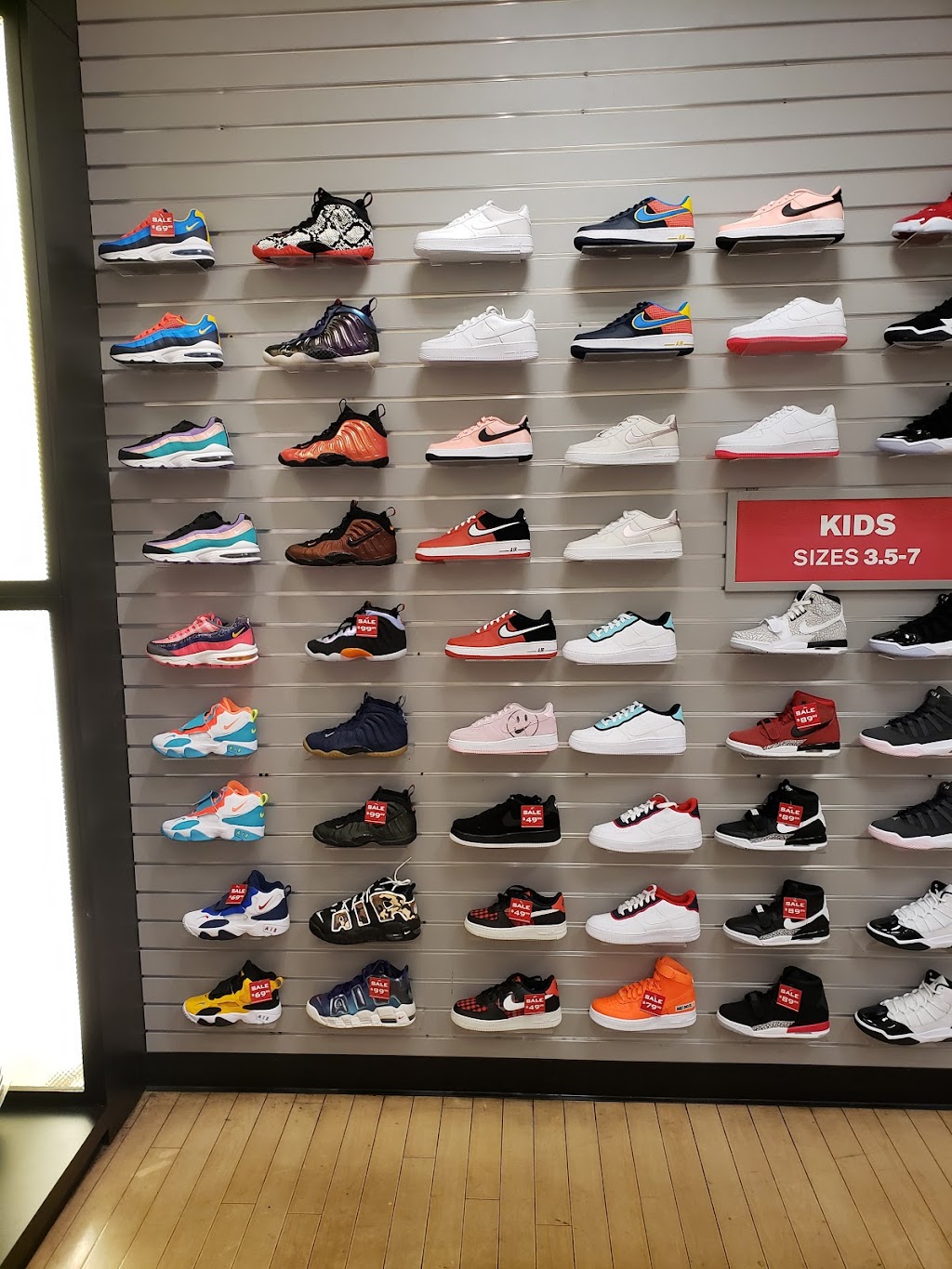 Foot Locker | 17209 NW 27th Ave, Opa-locka, FL 33056, USA | Phone: (305) 430-0059