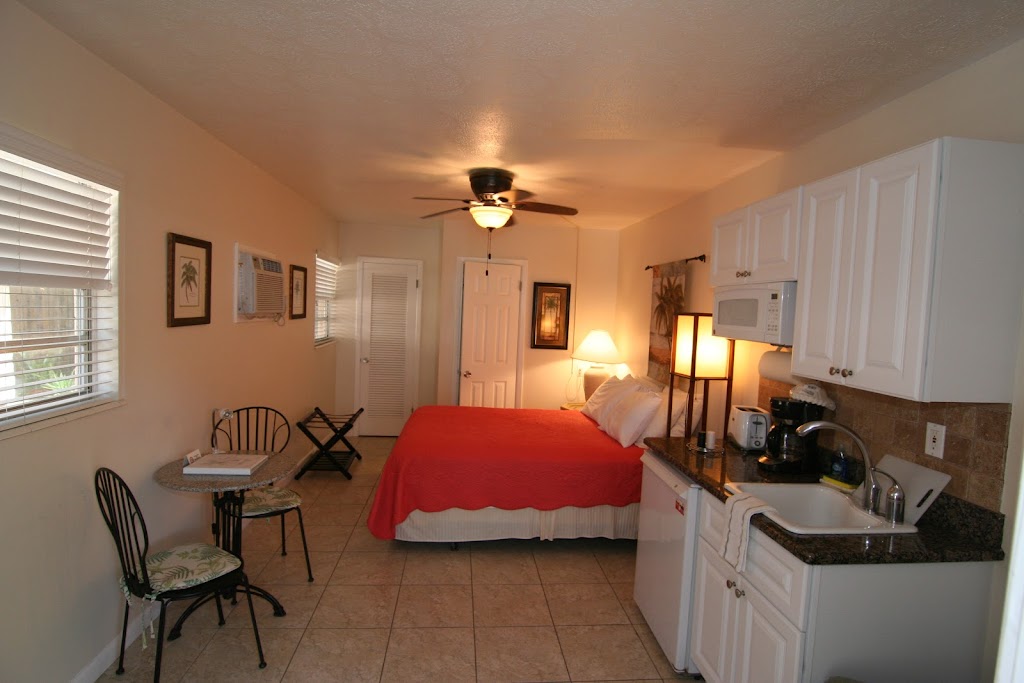 Tropical Villas Of Venice Beach | 505 Menendez St, Venice, FL 34285, USA | Phone: (941) 716-9812