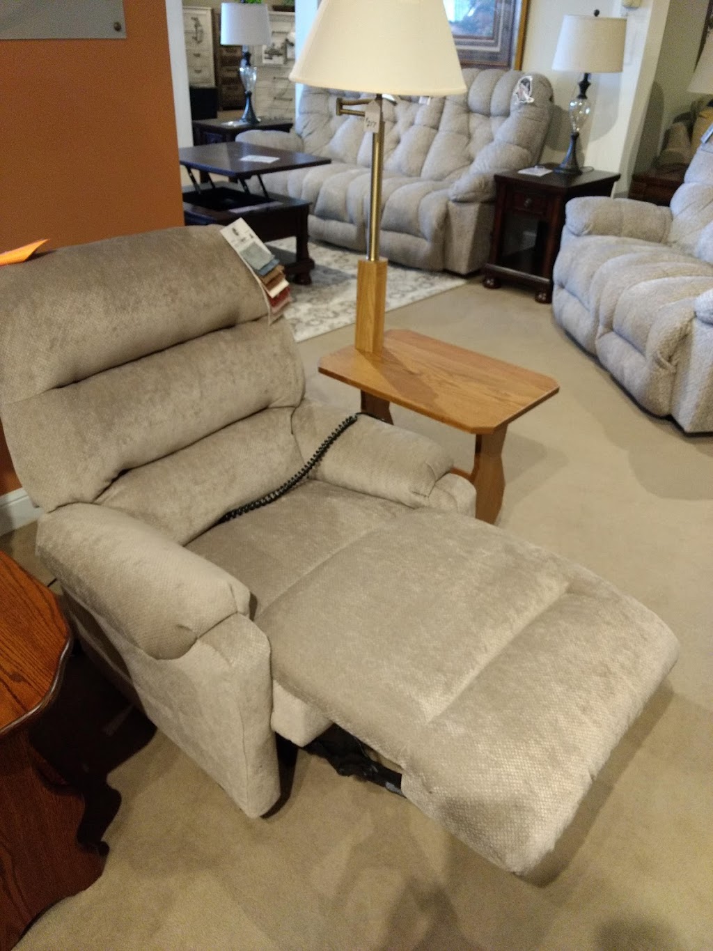 Ohio Furniture Mart | 22650 E State St, Alliance, OH 44601, USA | Phone: (330) 823-2302