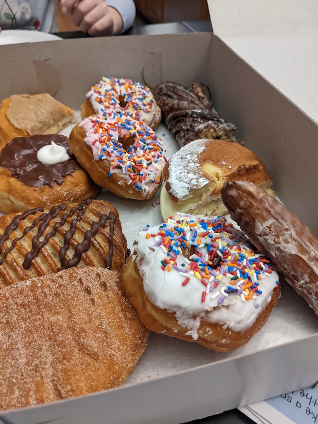 Georges Donuts | 7995 Darrow Rd #6, Twinsburg, OH 44087, USA | Phone: (330) 963-9902