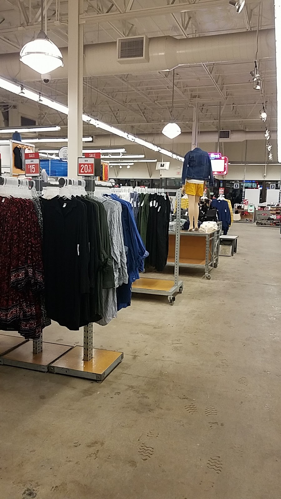 Old Navy | 346 W Army Trail Rd Ste #100, Bloomingdale, IL 60108, USA | Phone: (847) 610-7980
