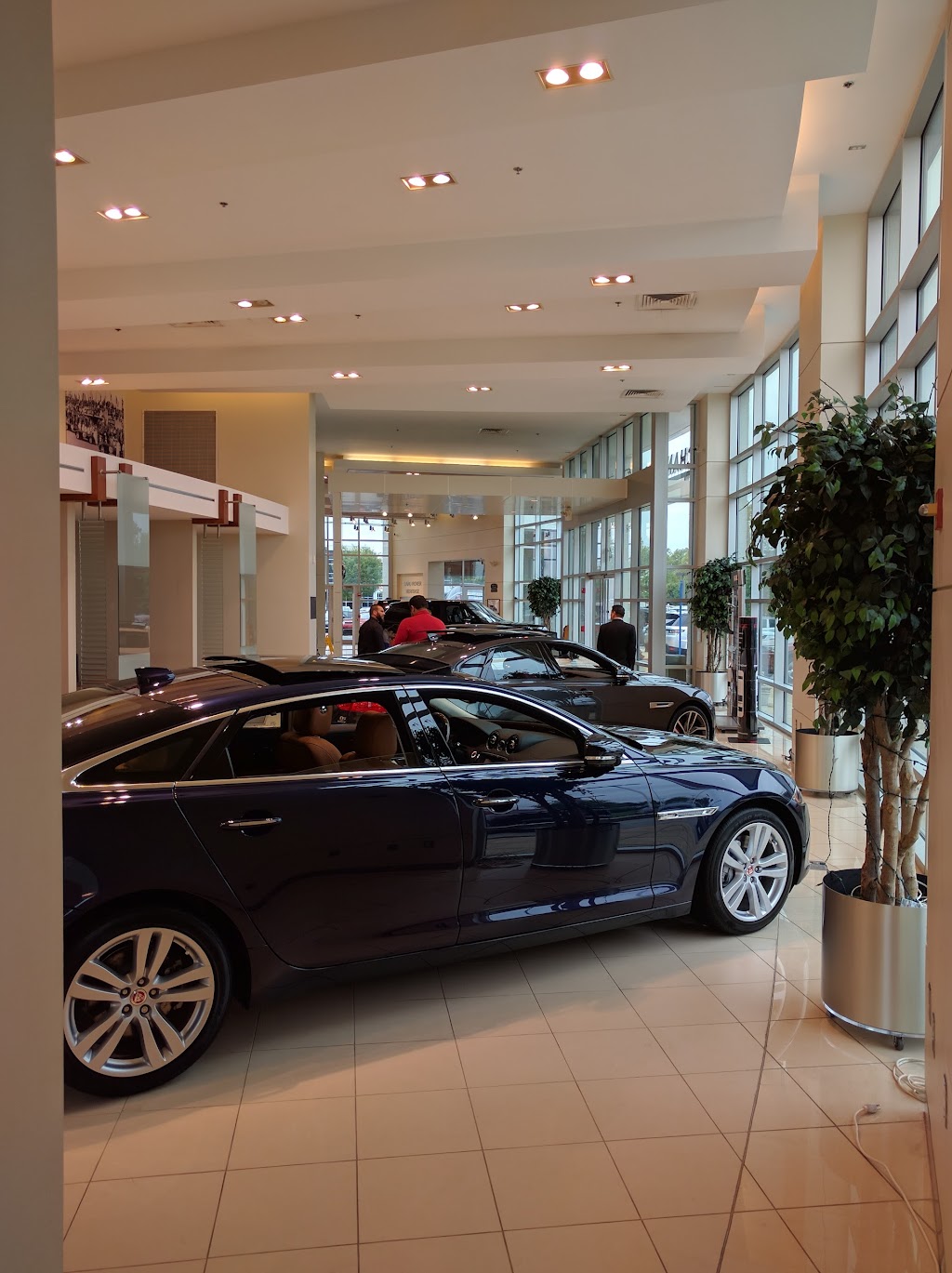 Jaguar Chantilly | 4120 Auto Park Cir, Chantilly, VA 20151, USA | Phone: (703) 679-4000
