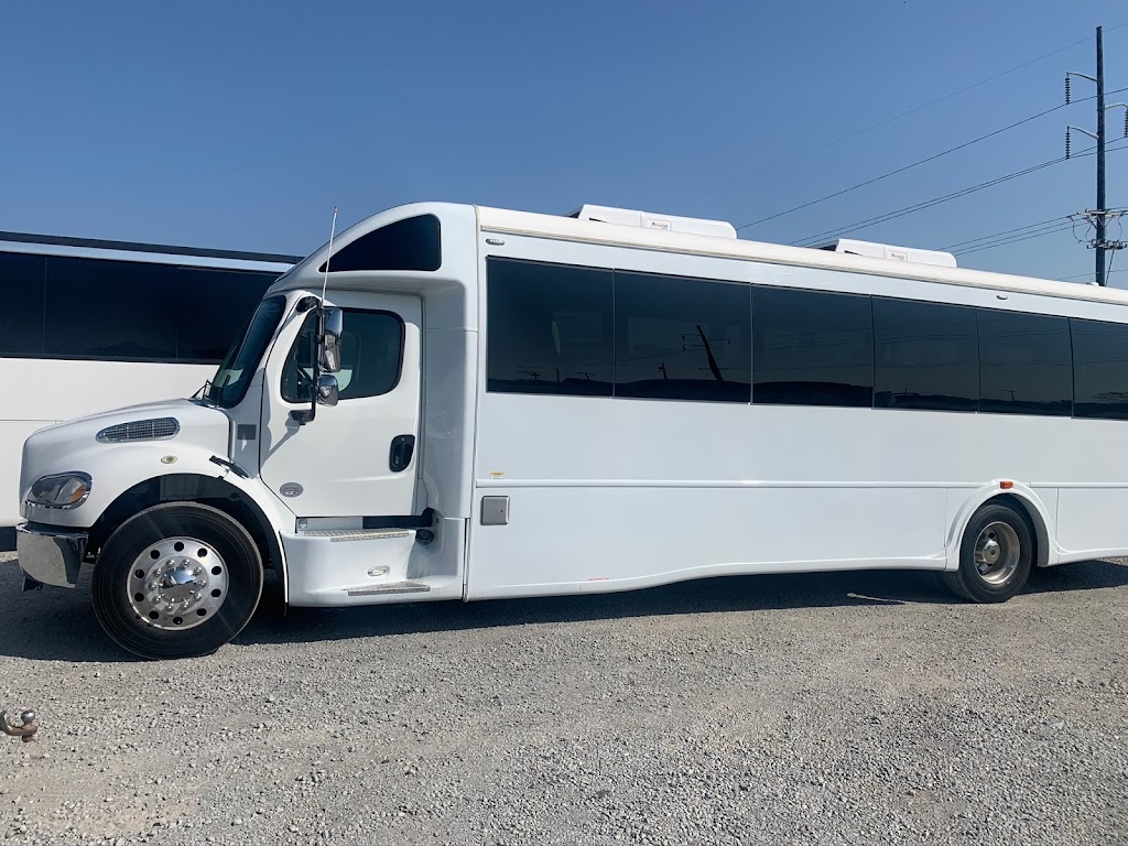 E-lite Tours & Charter | 13916 US-400, Andover, KS 67002, USA | Phone: (316) 209-4199