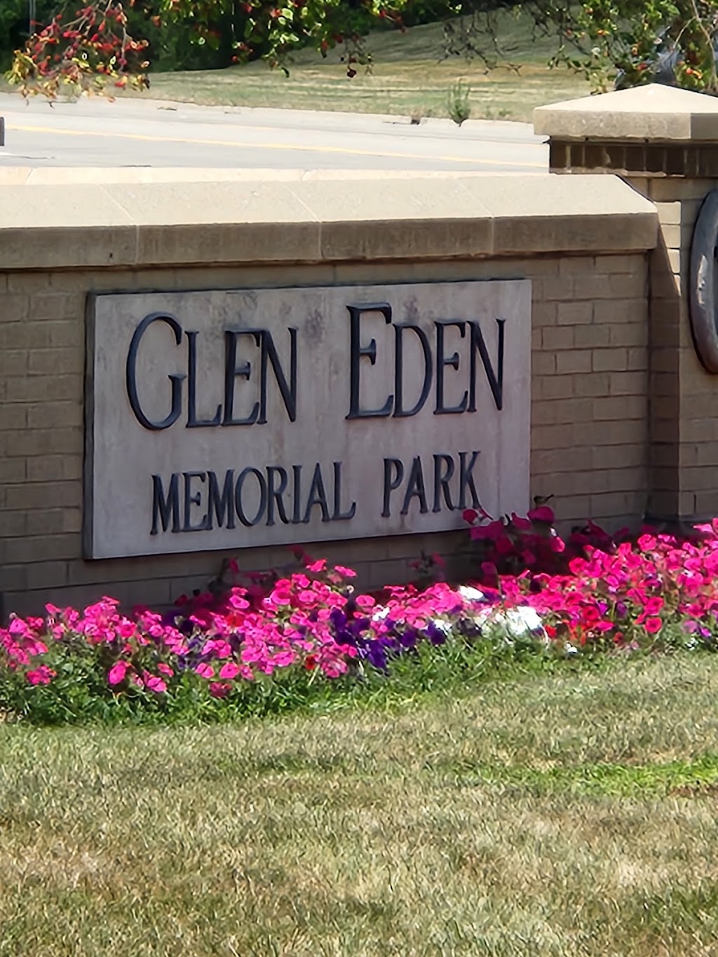 Glen Eden Memorial Park | 35667 Eight Mile Rd, Livonia, MI 48152, USA | Phone: (248) 477-4460