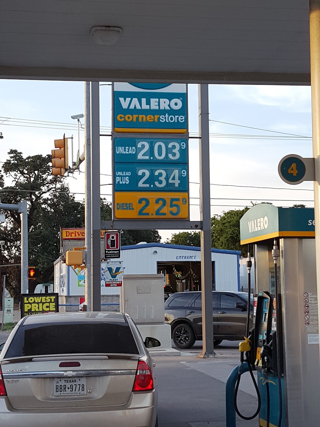 Valero | 1318 2nd St, Pleasanton, TX 78064 | Phone: (210) 345-2000