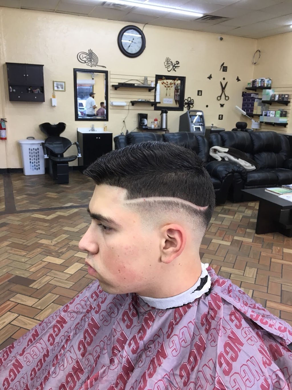 Gold cuts barber shop | 4520 Summer Ave Suit 5, Memphis, TN 38122, USA | Phone: (901) 244-7695