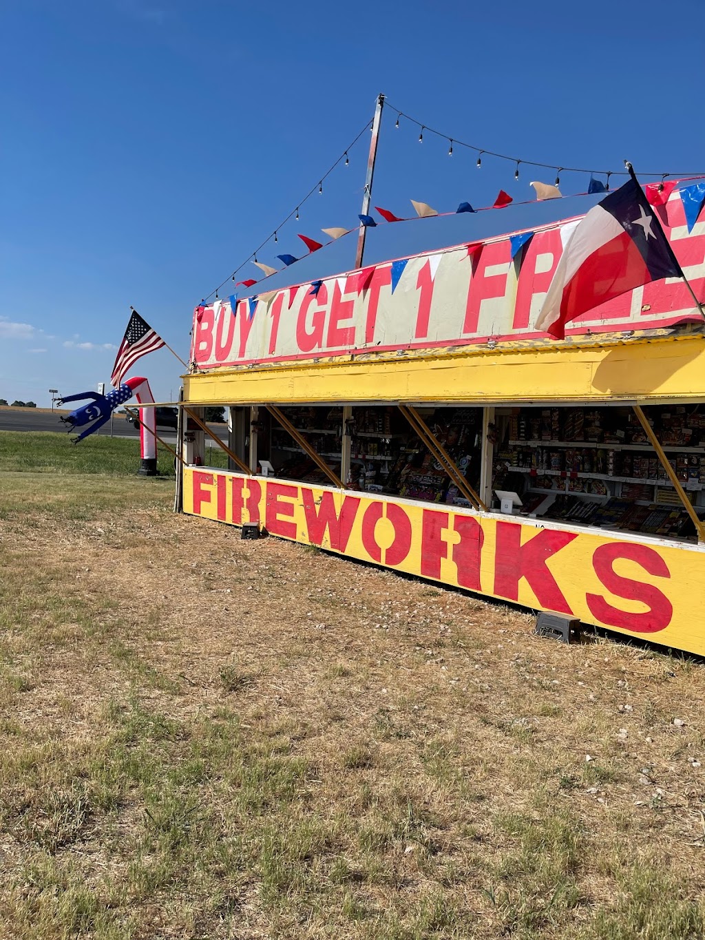 Monster Fireworks | 308 US-79, Thrall, TX 76578, USA | Phone: (512) 299-6227