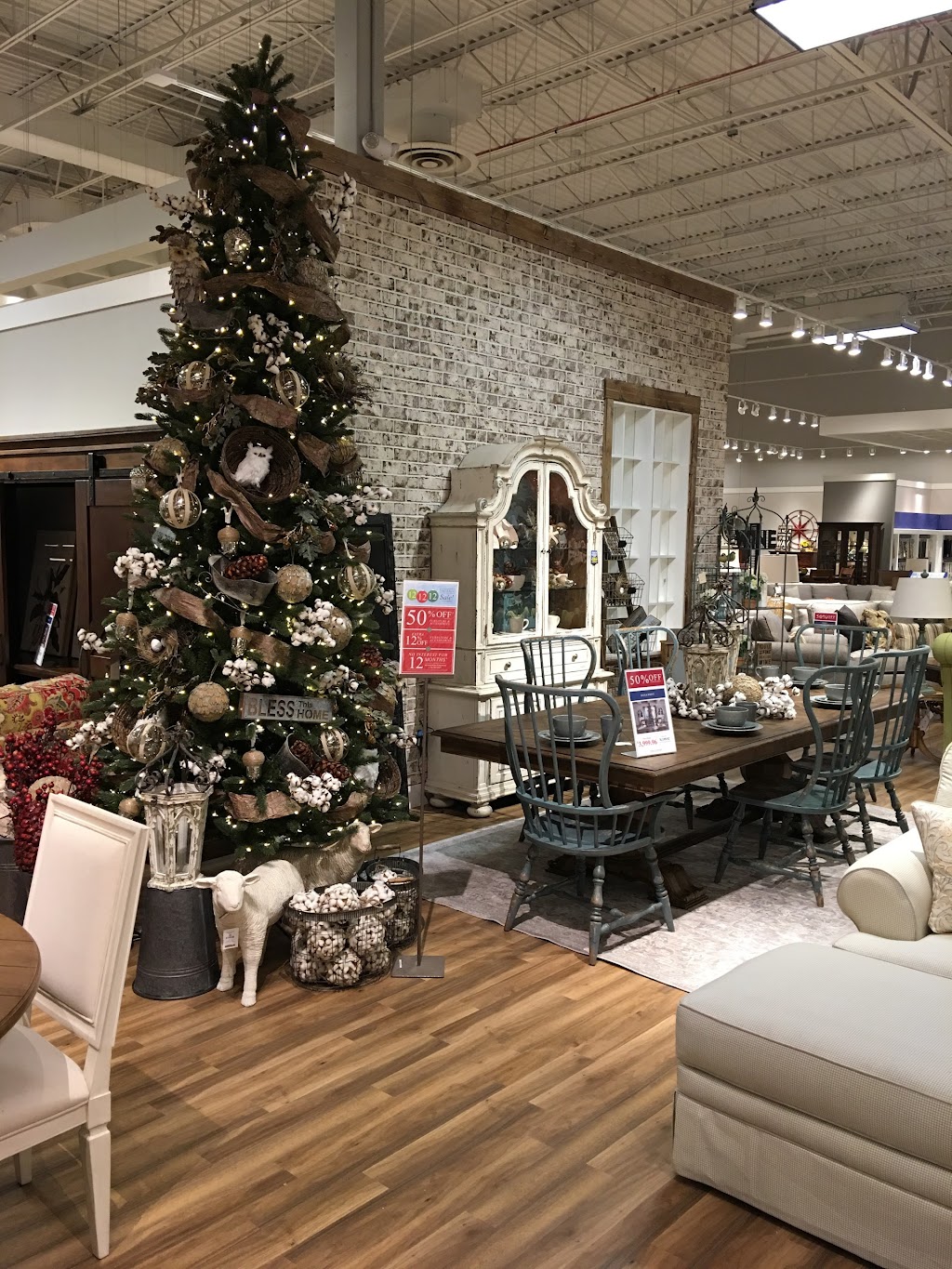 Morris Home Furniture and Mattress | 3850 Morse Rd, Columbus, OH 43219, USA | Phone: (614) 369-4550