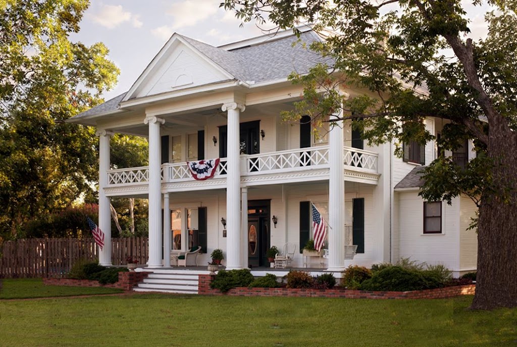 Pecan Manor Bed & Breakfast | 819 Hackberry St, Taylor, TX 76574, USA | Phone: (512) 365-0893