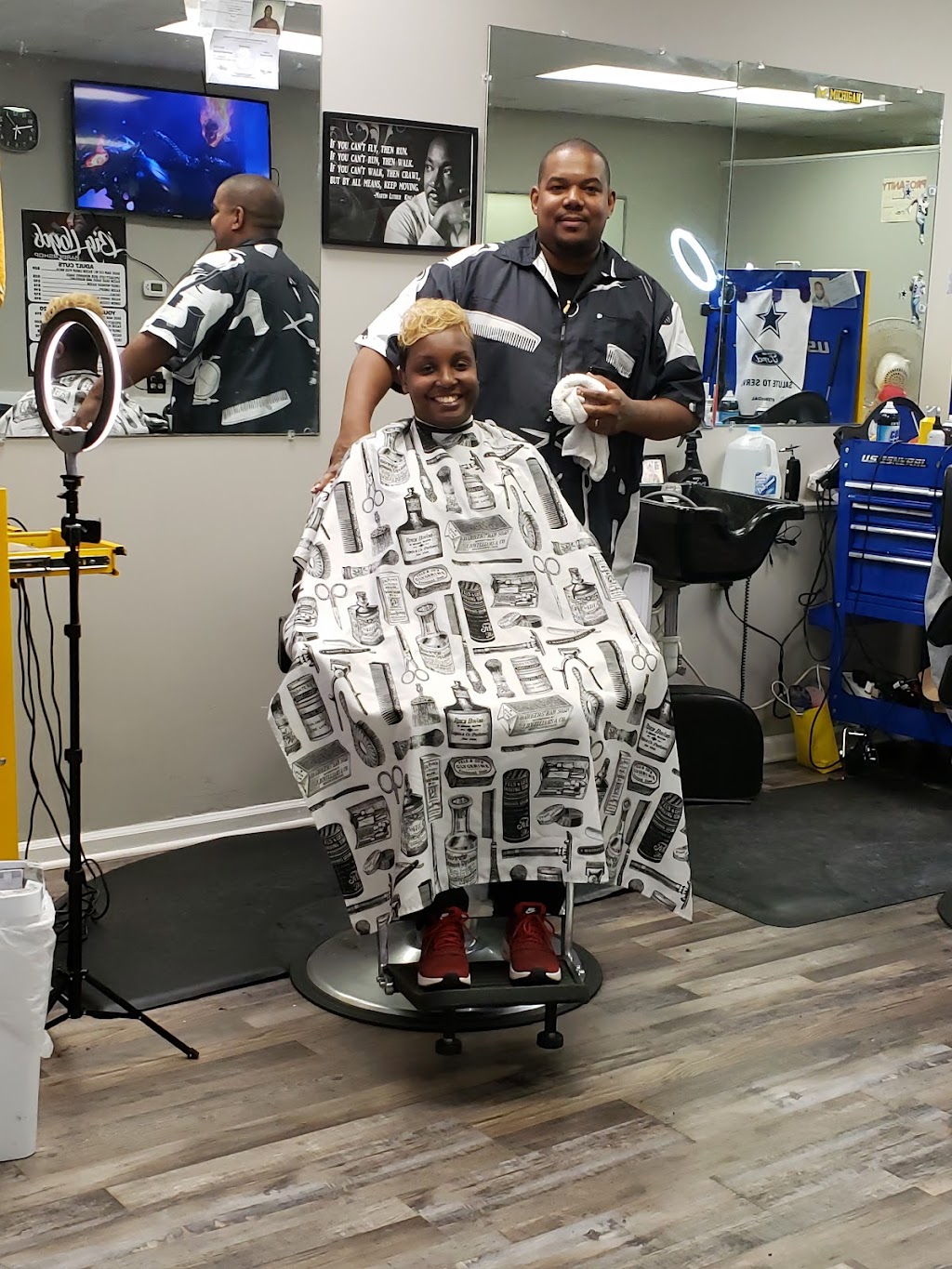 Big Lloyds Barbershop | 497 Lancaster Ave, Reynoldsburg, OH 43068, USA | Phone: (614) 962-0084