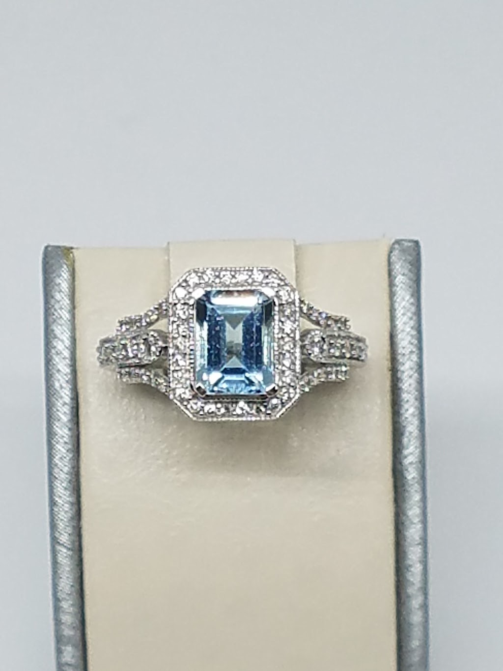 Anitas Jewelers | 2893 S Meridian Rd, Meridian, ID 83642, USA | Phone: (208) 383-4866