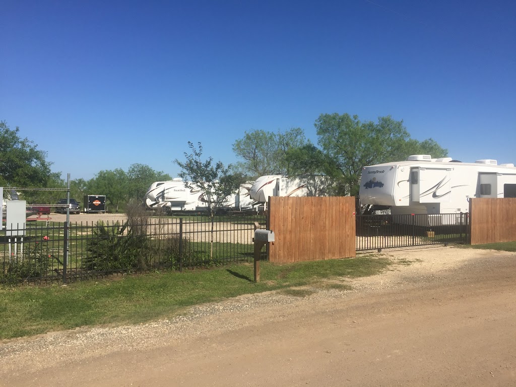 R&M RV Park | 1302 Magnolia St, Jourdanton, TX 78026, USA | Phone: (210) 288-5803