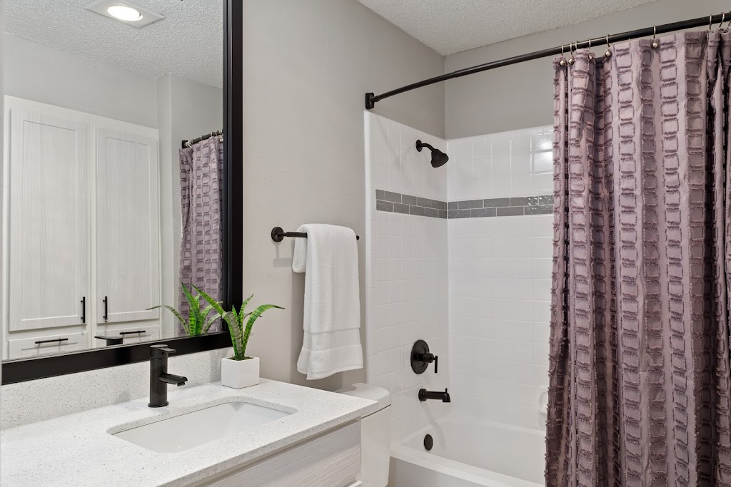The Savoy Apartments | 7501 Kingswood Dr, Fort Worth, TX 76133, USA | Phone: (817) 541-7641