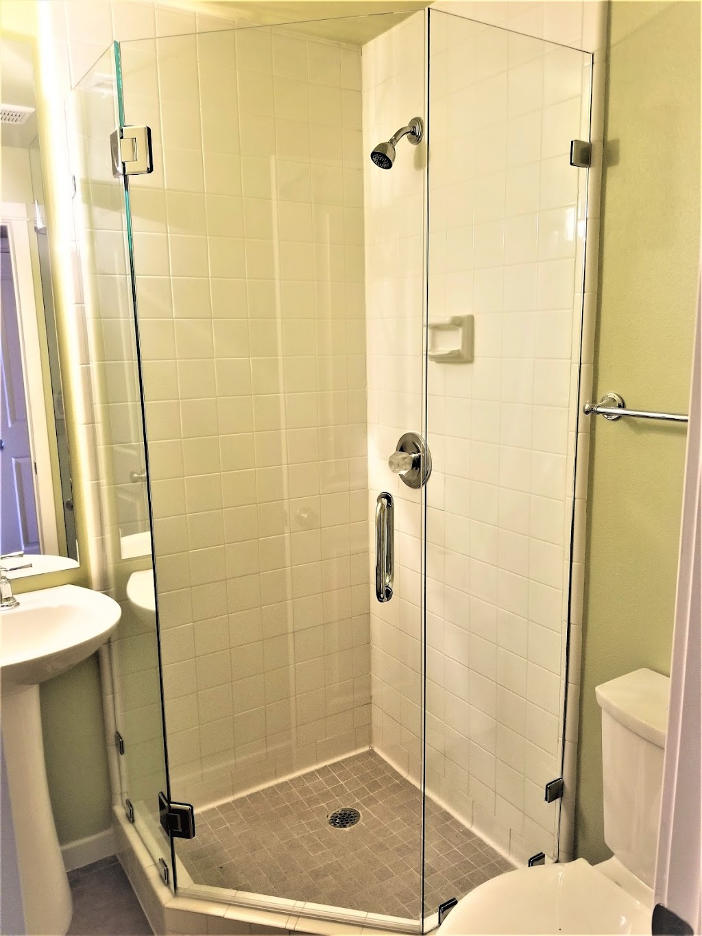 Shower glass | 1549 Signature Dr, Weatherford, TX 76087, USA | Phone: (817) 689-2613