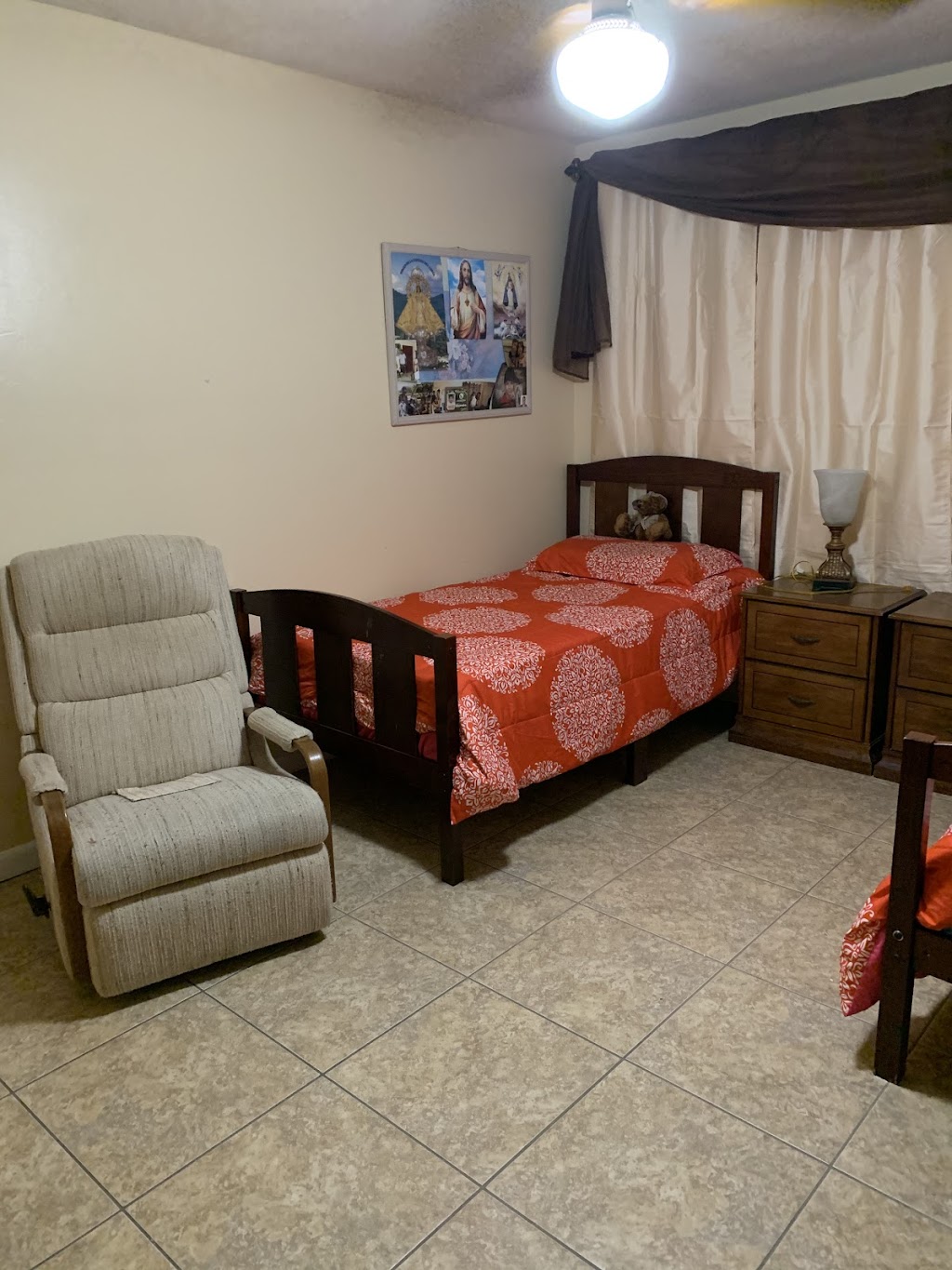 Assisted Living Facility Rita de Acacias | 5241 Lima Pl, Orlando, FL 32807, USA | Phone: (321) 732-3311