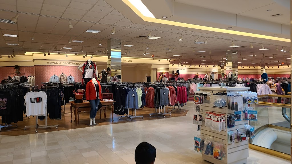 Von Maur | 10010 California St, Omaha, NE 68114, USA | Phone: (402) 390-0381