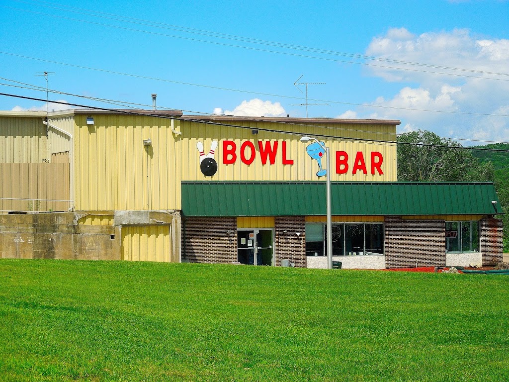 Riviera Bowl & Pizzeria | 51 Polk St, Sauk City, WI 53583, USA | Phone: (608) 643-4071