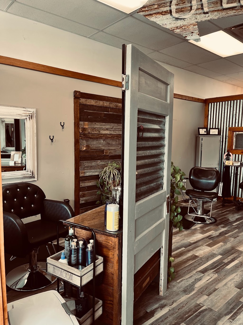 Impressions Salon And Barbershop | 3260 Fall Creek Hwy, Granbury, TX 76049, USA | Phone: (682) 500-4454