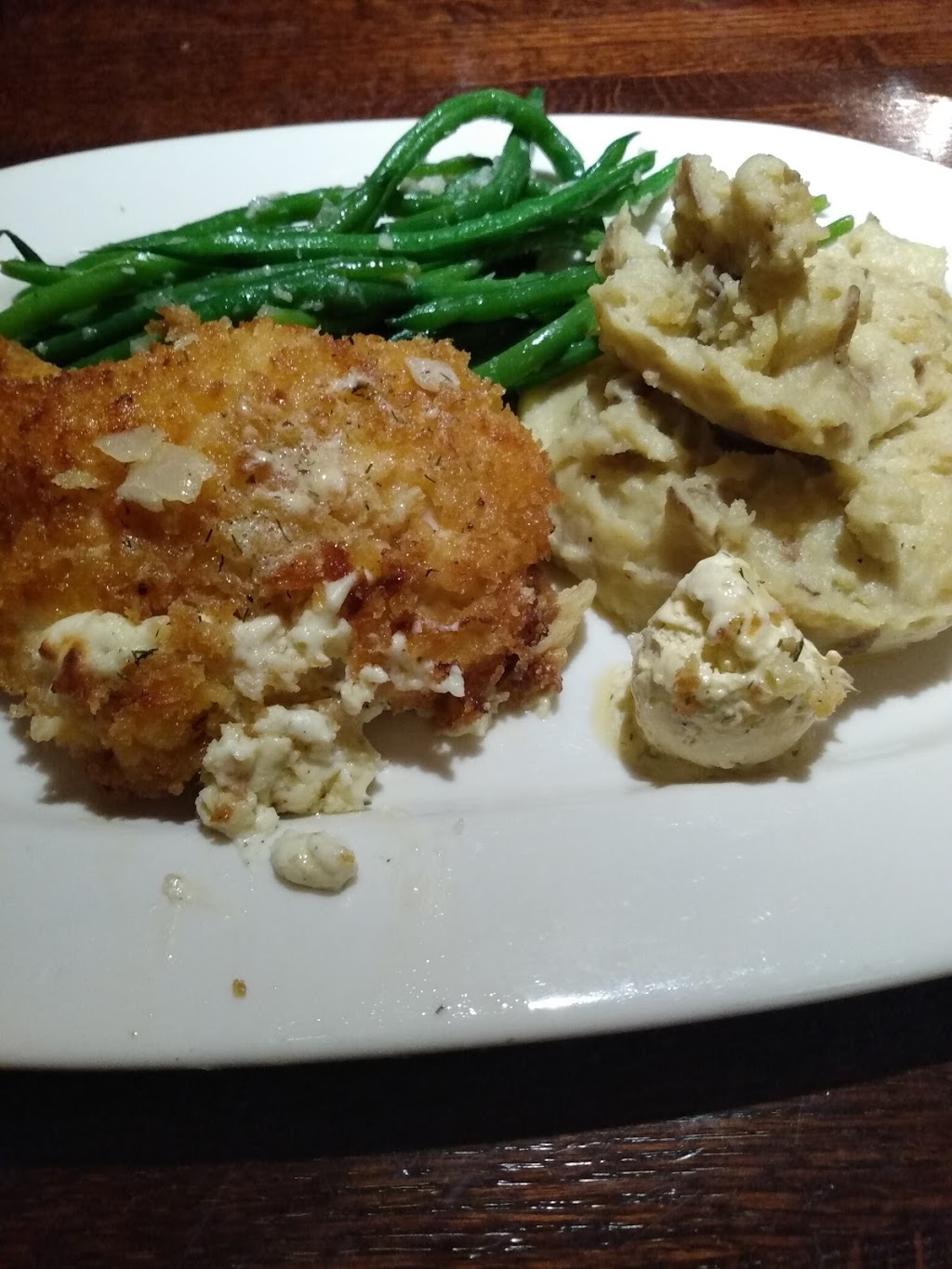 Houlihans | 1500 Washington Rd, Pittsburgh, PA 15228, USA | Phone: (412) 379-4811