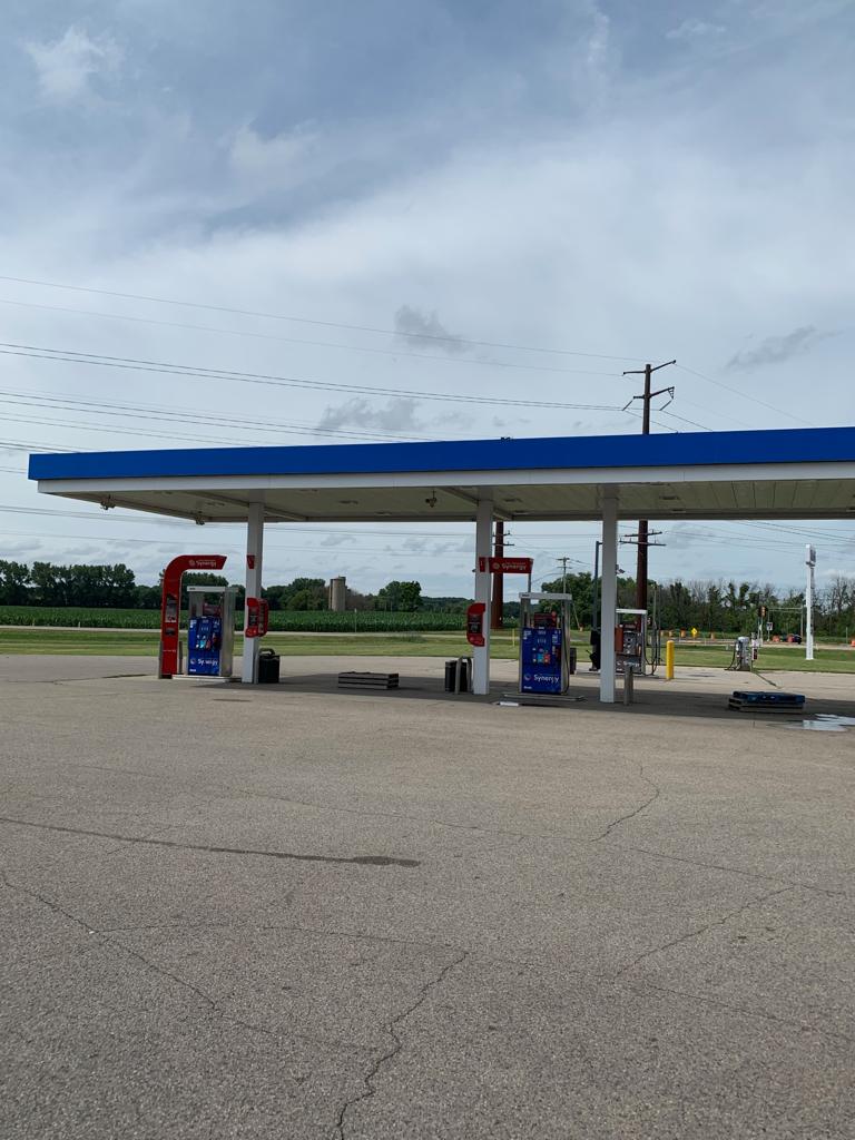 Jakes Mobil / Coin Laundrament | 6501 South, US-51, Janesville, WI 53546, USA | Phone: (608) 373-0014