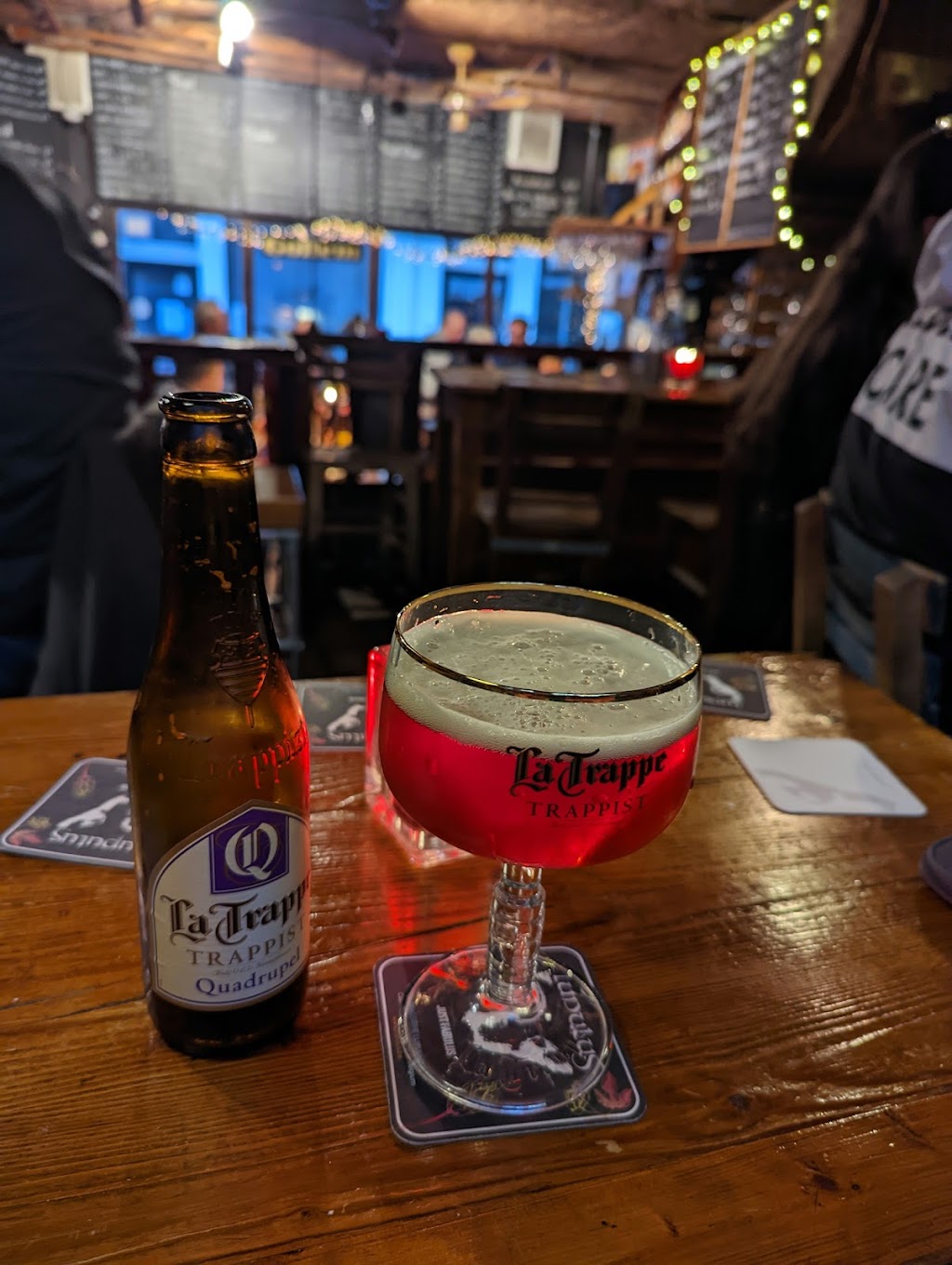 Cafe Gollem Raamsteeg | Raamsteeg 4, 1012 VZ Amsterdam, Netherlands | Phone: 020 612 9444