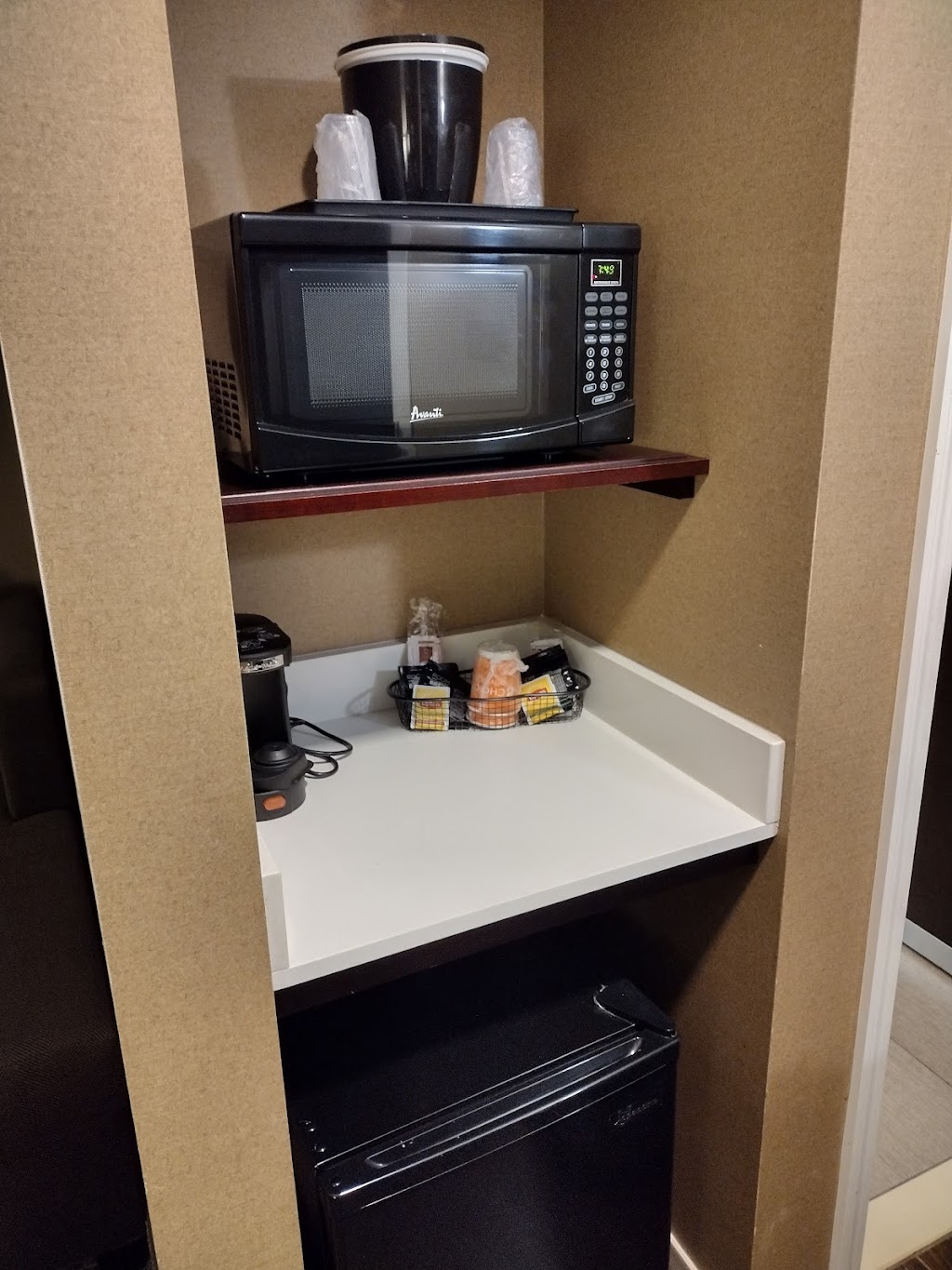 Comfort Suites Youngstown North | 201 Perni Ln, Youngstown, OH 44505, USA | Phone: (330) 403-5968