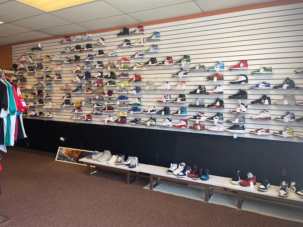 Hot Heat Sneakers | 10668 Campus Way S, Kettering, MD 20774 | Phone: (240) 457-1420