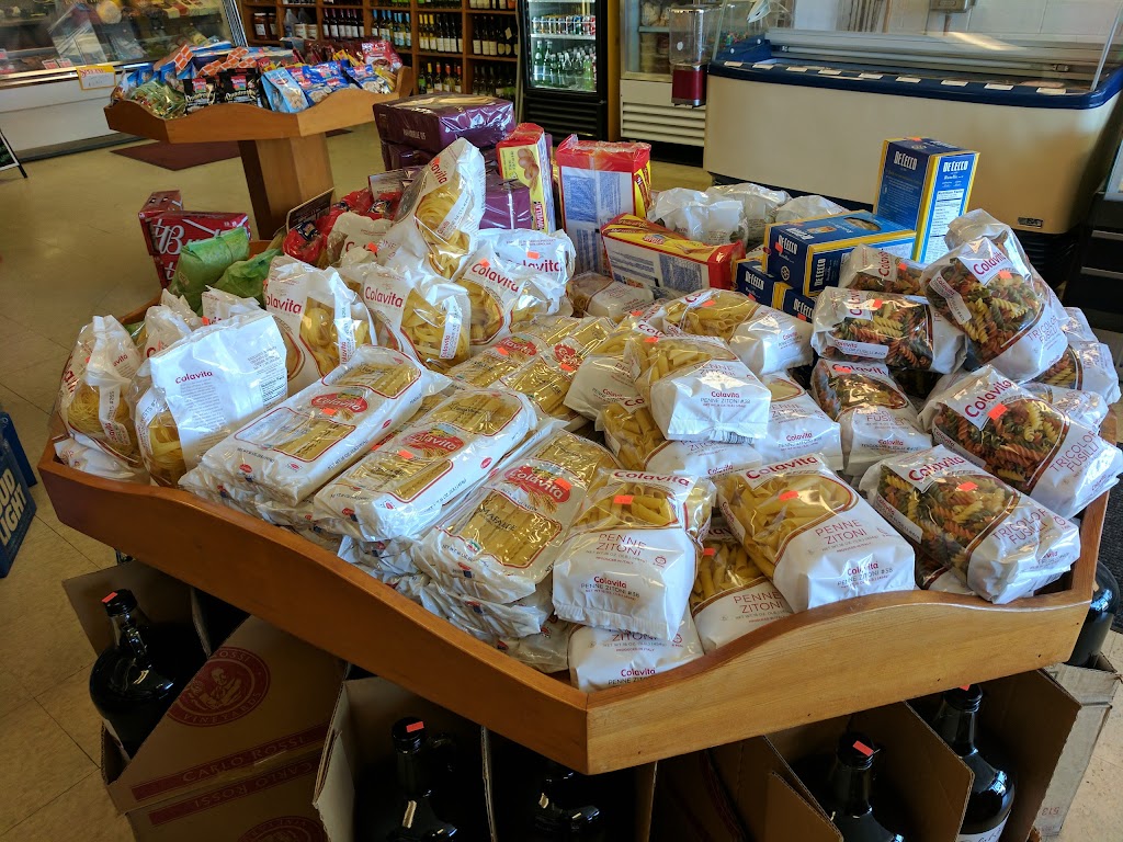 Ferraras Market | 20 W Central St, Franklin, MA 02038, USA | Phone: (508) 520-4621