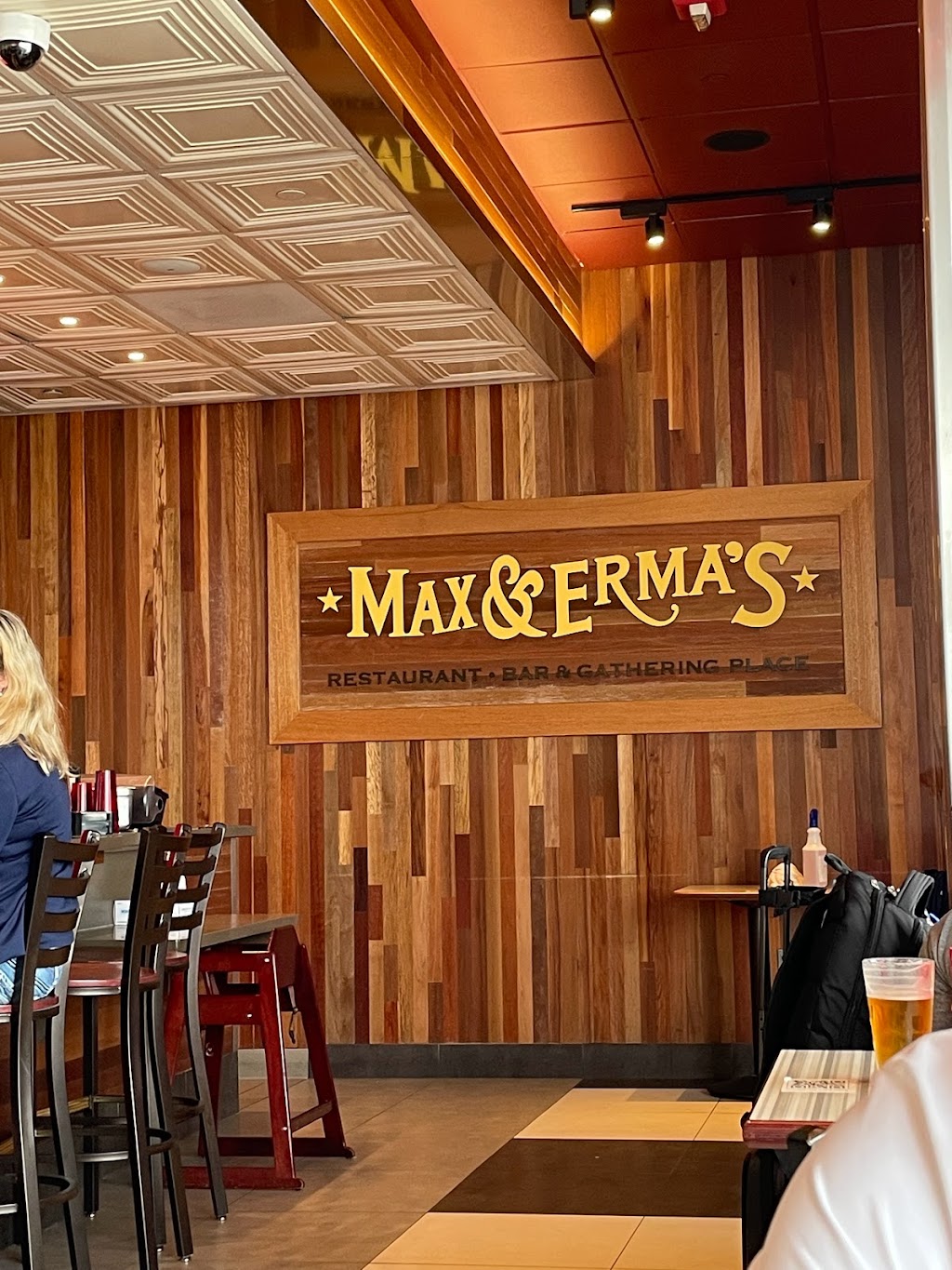 Max & Ermas | 1 Detroit Metro Airport McNamara Terminal, near Gate A18, Worldgateway Pl, Detroit, MI 48242, USA | Phone: (734) 229-1445