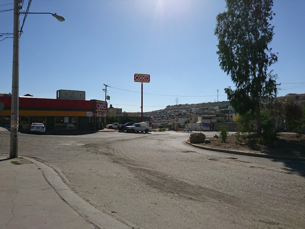 OXXO magnolias | Av. Magnolias 26251, Lomas Del Refugio, El Refugio, 22253 Tijuana, B.C., Mexico | Phone: 81 8320 2020