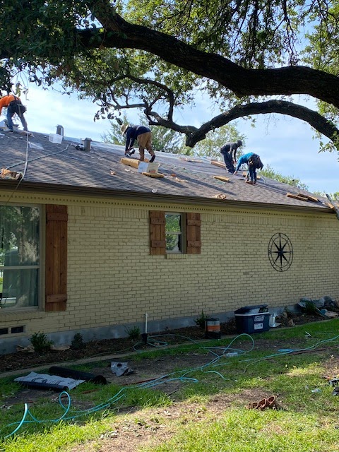 Lakeside Roofing Co | 10210 Mapleridge Dr, Dallas, TX 75238, USA | Phone: (972) 365-1216