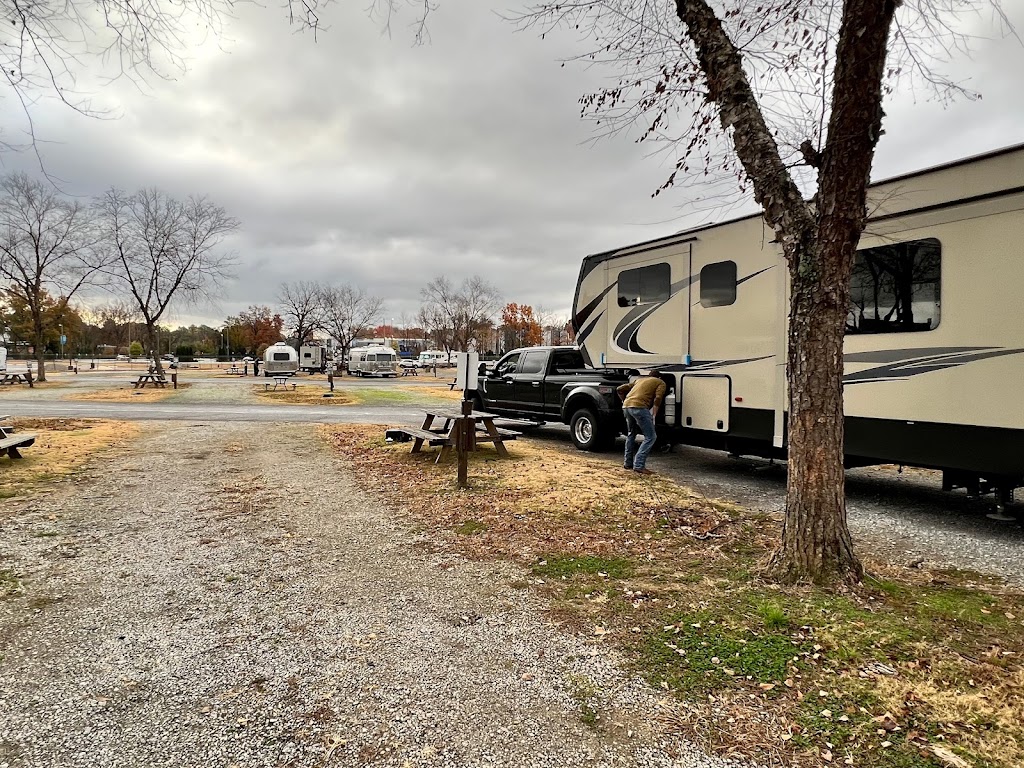 Graceland RV Park & Campground | 3691 Elvis Presley Blvd, Memphis, TN 38116, USA | Phone: (901) 396-7125